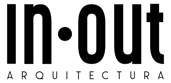 Imagotipo completo de InOut Arquitectura con tipografía lineal y moderna en color negro.